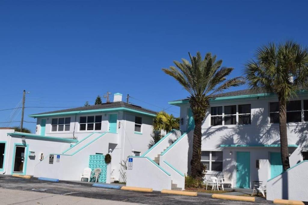 Private One-Bedroom 8 -Directly Across From Beach St. Pete Beach Exterior foto